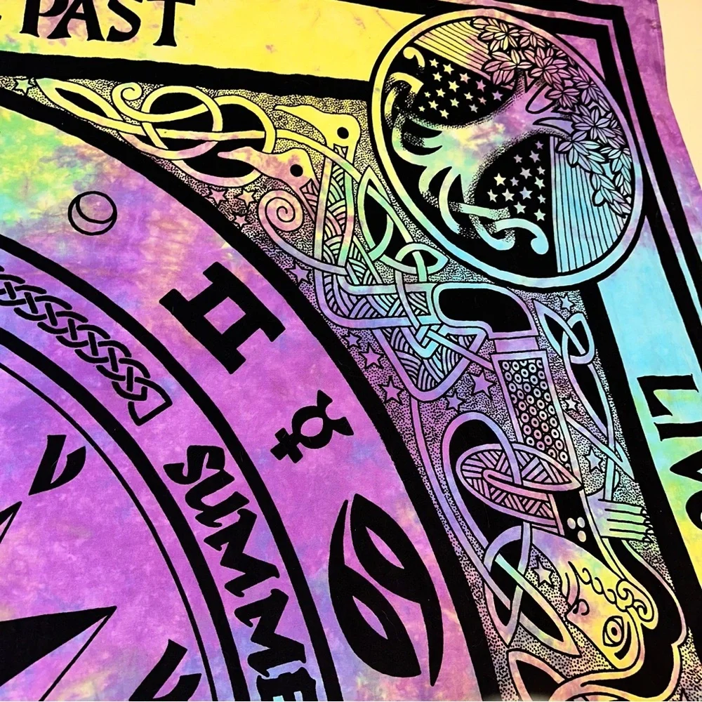 🌞Wall tapestry. Top to Earthbound Trading Co. From India. LIGHT STRIP INCLUDED!!